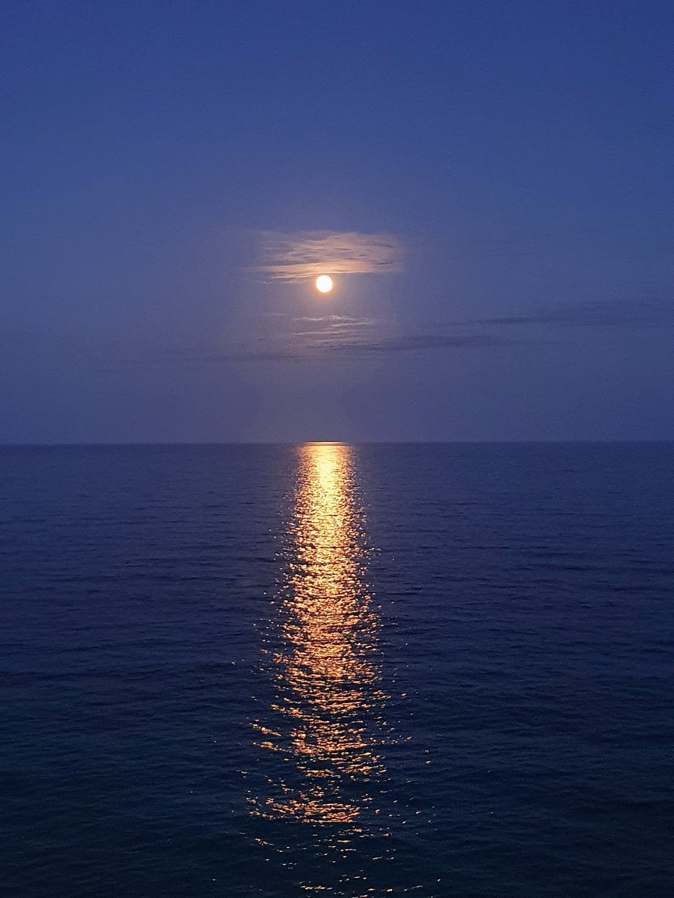 moon light reflection on sea